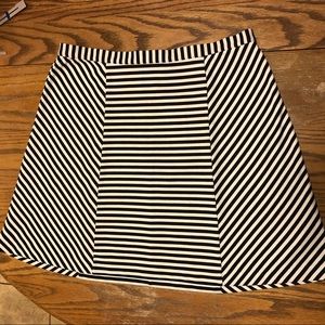 [Michael Kors] B/W Striped Skater Skirt w Zip 10